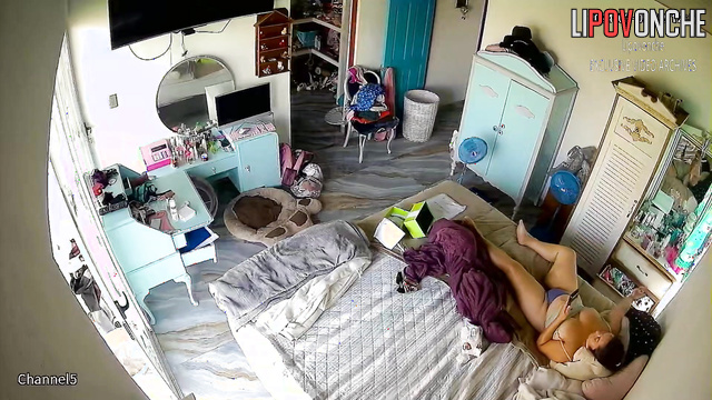 Fat woman masturbating on gay porn when her husband are outside