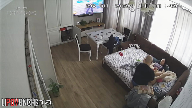 Guy watching his girlfriend satisfying her clit
