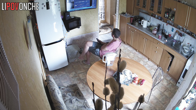 Brunet jerking off fast on a hidden camera video
