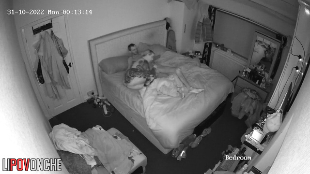 Tattooed MILF with big ass fucks skinny guy on bed in bedroom
