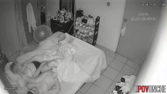 Man fucks and cums in mouth of blonde with tattoos on bed