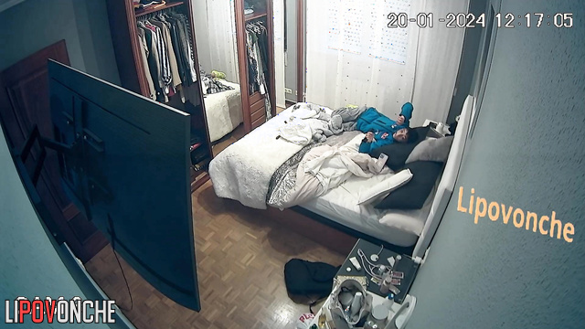 Older sister changed clothes to meet new stud after sleep