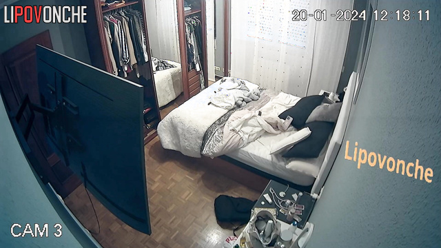 Older sister changed clothes to meet new stud after sleep