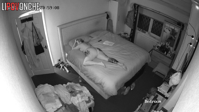 Juicy blonde counting her husband's salary after he arrival