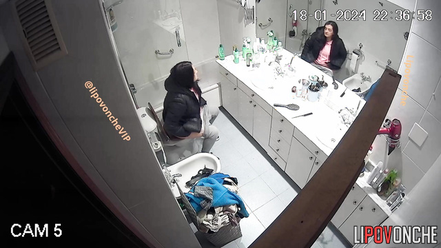 Mother and daughter are spying by strangers (hidden cam in the bathroom)