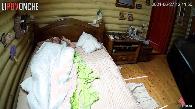 Milf chilling on the bed absolutely naked - hidden video