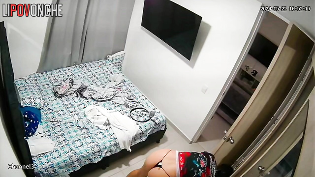 Fucker called her and babe ran to meet him (bedroom tape)
