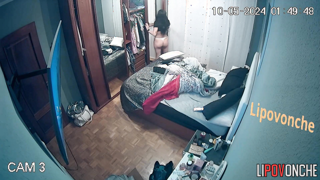 Brunette got very bored, she definitely wants sex