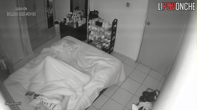 Dirty lady masturbated under sheets (she imagined a big cock)