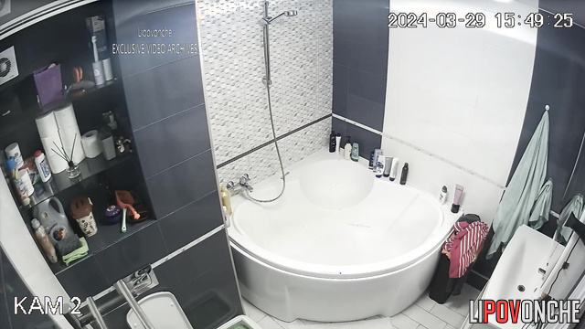 Naked brunette with big boobs wants to wash her boyfriend