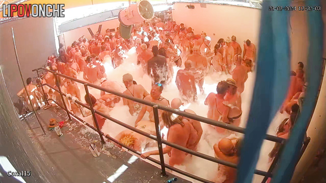 Naked people in foam want to fuck each other / video from club