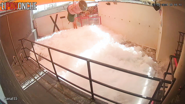 Massive pool adult party in foam (watch live video)