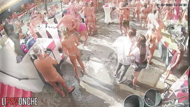 It was mind-blowing sex party near the pool (hidden cam)