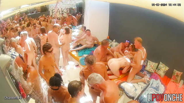 People getting cunnilingus right at the adult party