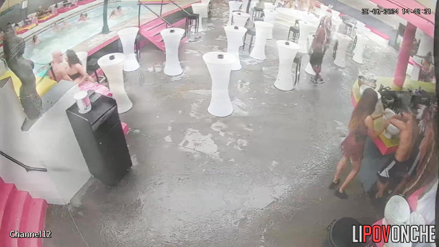 Couple kissing and fucking right now (swinger live)