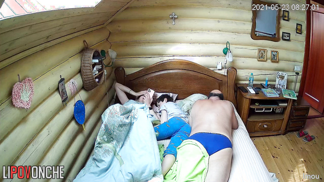 Blonde chatting with her fucker wthen her relatives are sleeping