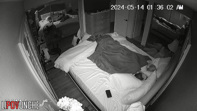 Very fast sex of a mature couple with a finish inside