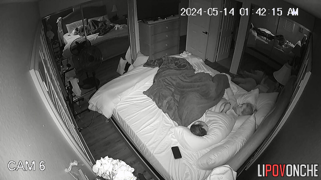 Very fast sex of a mature couple with a finish inside