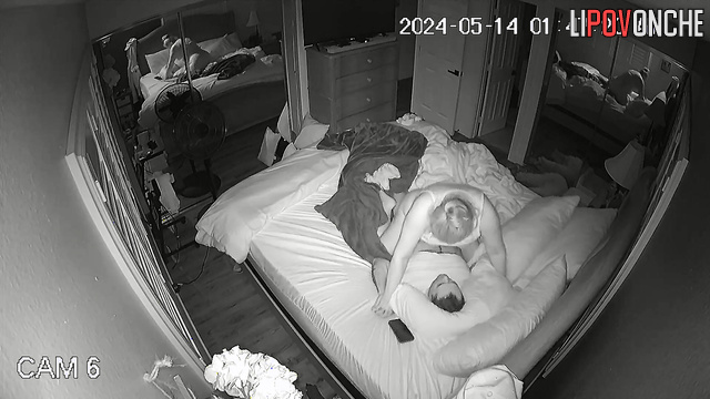 Very fast sex of a mature couple with a finish inside