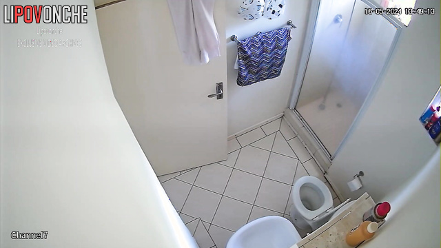 Black milf peeing in the toilet - solo hidden tape