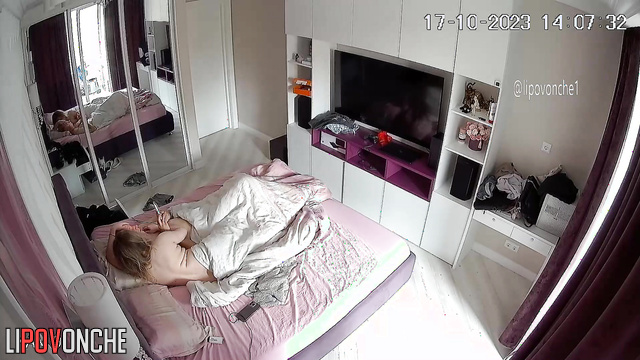 Naked blonde asked to fuck her immediately - hidden cam