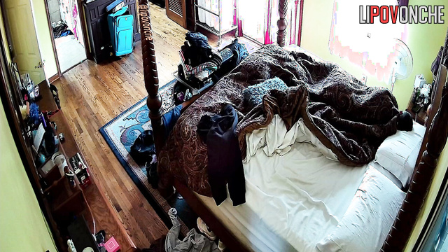 They can lie in bed all day and do nothing (fat couple)