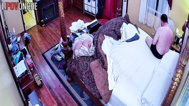 Fat naked couple kissing hot under sheets (video from their bedroom)