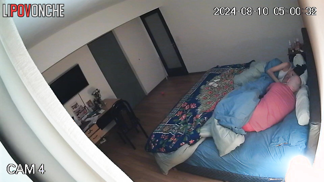 Bald guy fucked her after long cunnilingus (bedroom video)