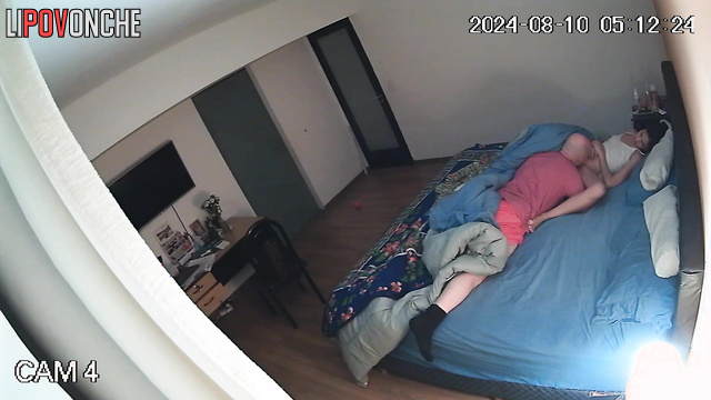 Bald guy fucked her after long cunnilingus (bedroom video)