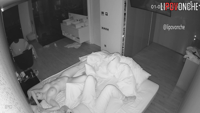 Couple's date ended successfully (wild sex in the bed)