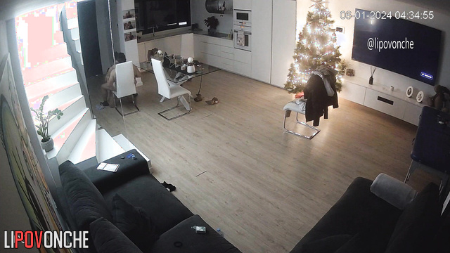 Brunette pjumpimg on a huge dick in the living room