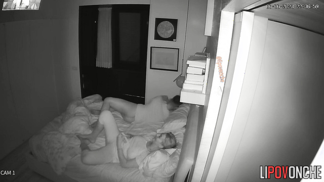 Evening entertainment for the couple: from a big dildo to a hot fuck