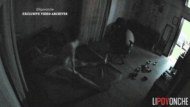 Skinny sexy babe fucks pretty well (live video)