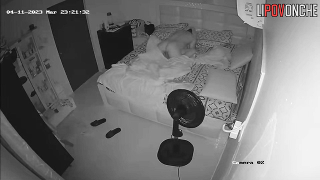 He invited her under the blanket (hidden video)