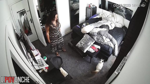 Chunny brunette dreaming about dirty sex with stranger