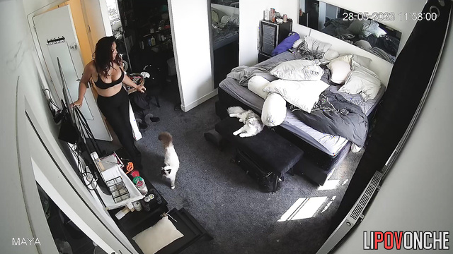 Scenes with chubby babe in bikini, bedroom video