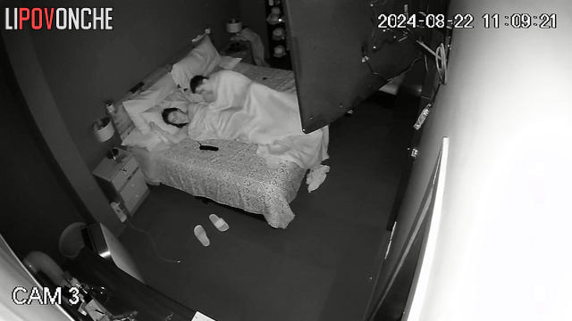 Brunet fucking her lazy under the blanker - night tape