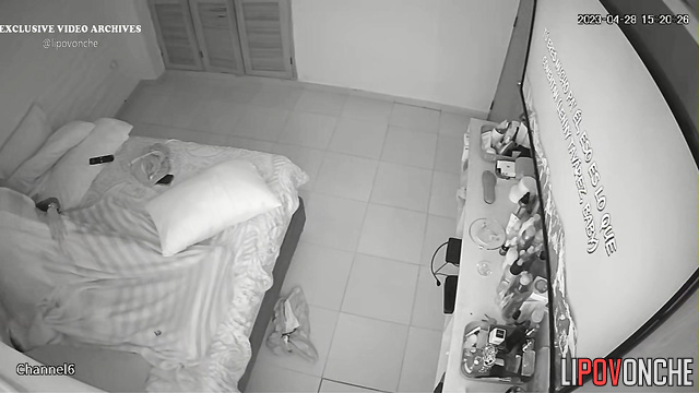 Someone installed a cam in their new flat, watch now