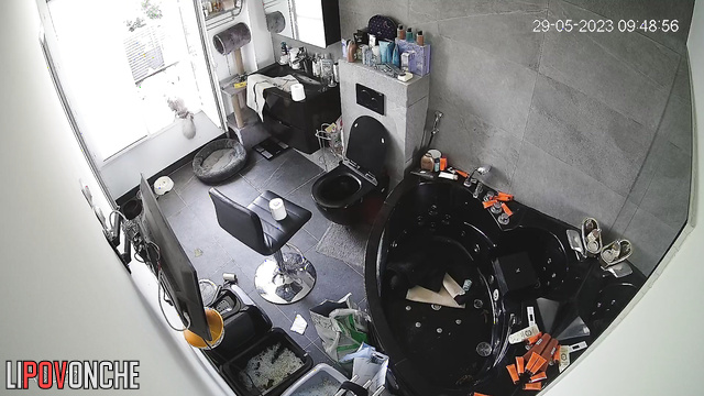 She peeing and missing cool cunnilingus, live video