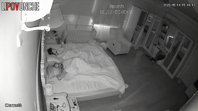 Sleeping people are being watched (hidden camera)