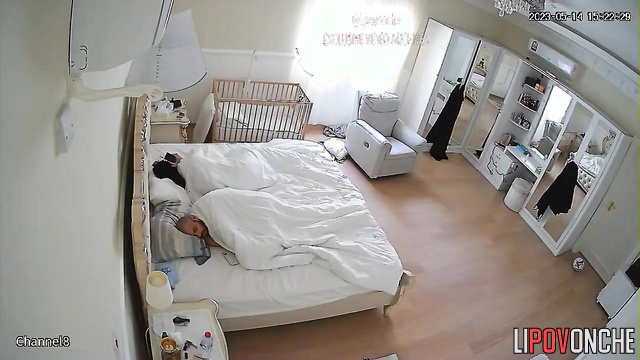 Sleeping people are being watched (hidden camera)