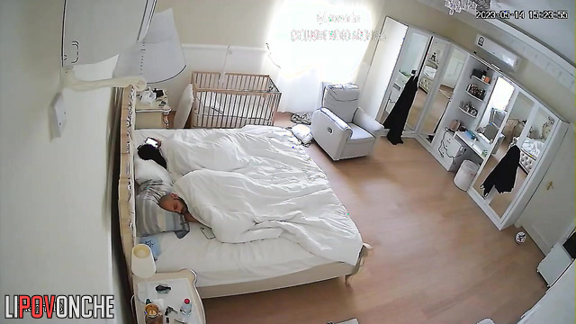 Sleeping people are being watched (hidden camera)