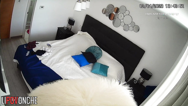 Brunette doesn't suspect that ex-boy is watching her room
