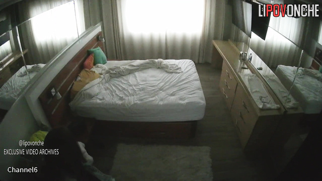 Man prefers to fuck her in a room with a large mirror