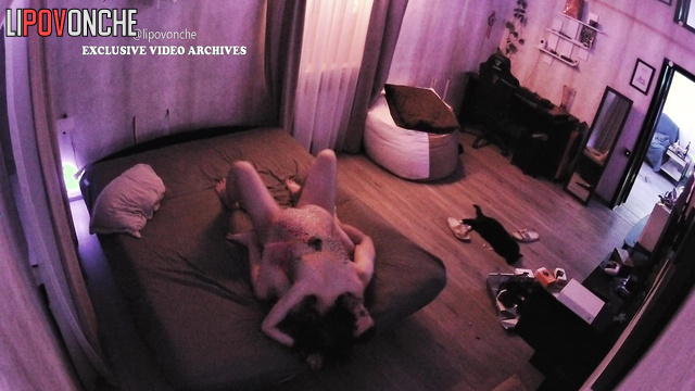 Oral sex on the dirty sheets (bedroom live video)