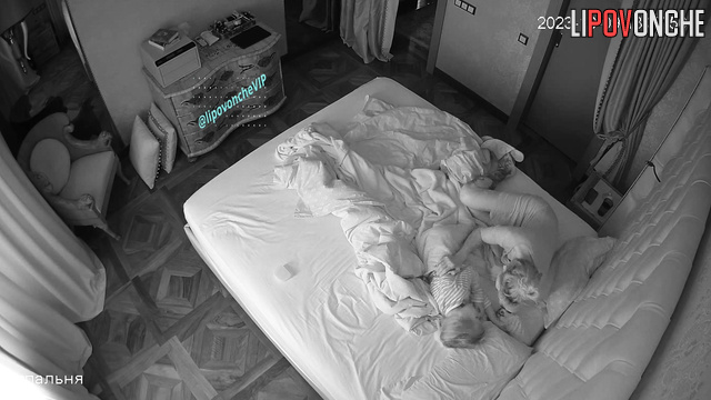 Hidden camera fixing a simple day of gray-haired guy and redhead babe