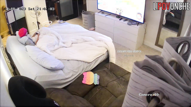 They playing console games all day long in the bed