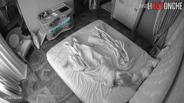 Relatives sleeping sweet together (video from beroom)