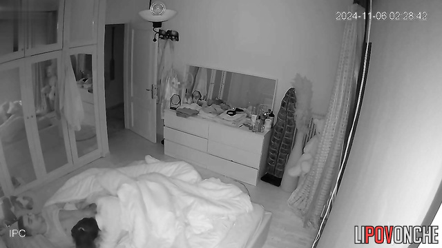 She watching herself in the mirror while fuck