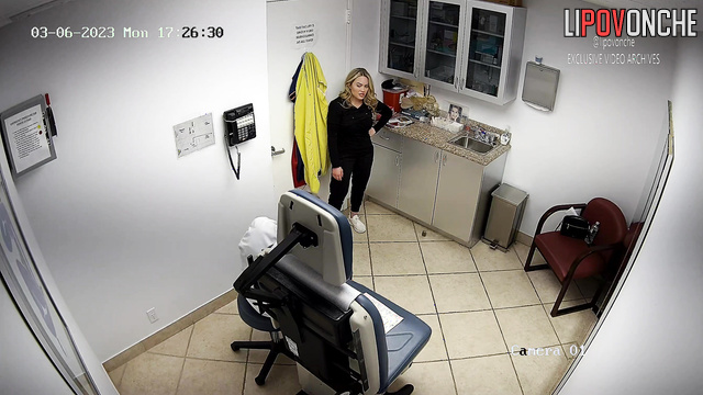 Blonde was at hot boobs appoitment (hidden camera)